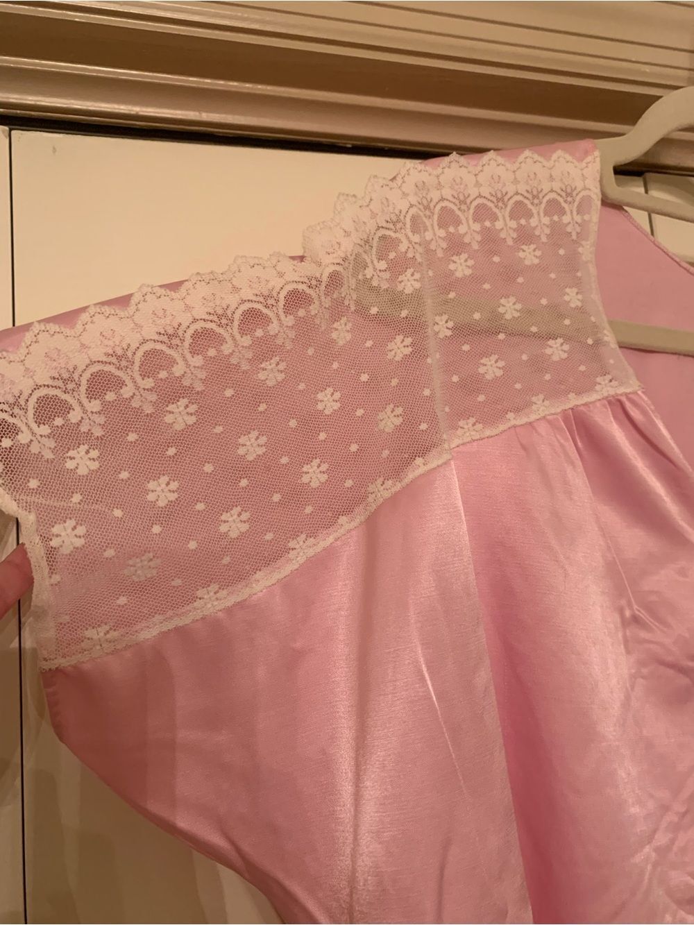 Vintage pink embossed lace trim feminine night gown - Picture 2 of 3